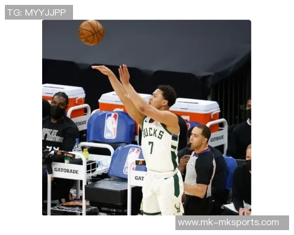 小香农替补出战17分钟狂砍18分全场7投全中展现超强实力