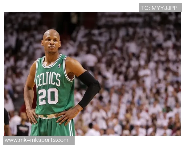 卡梅隆约翰逊首节三分球失准仅得1分2板2助状态堪忧